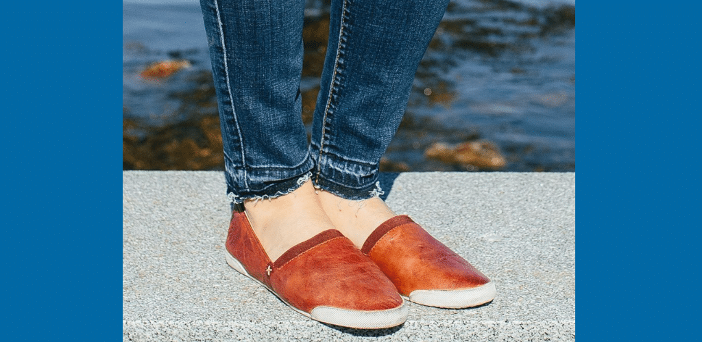 Frye Melanie tan on foot