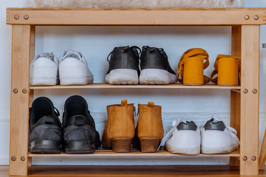 How to stretch leather shoes