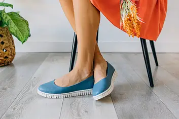 How To Stretch Out Leather Shoes