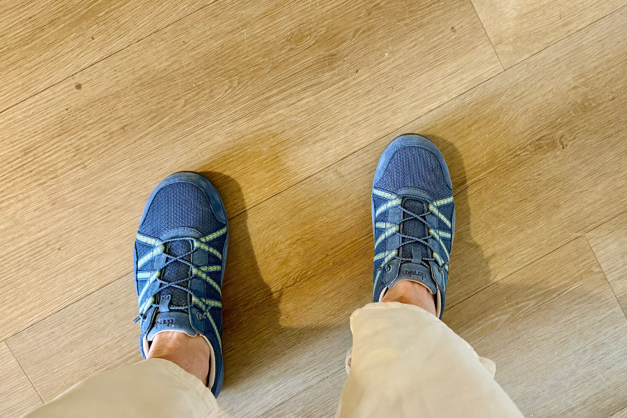 Leather shoes with artch support